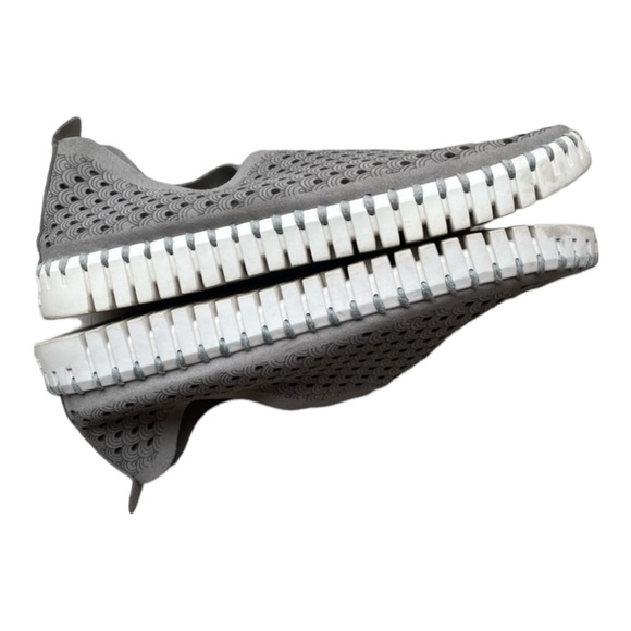 Ilse Jacobsen Women's EU 39 (8.5-9) Tulip Grey Closed Toe Slip On Flats - Picture 2 of 8